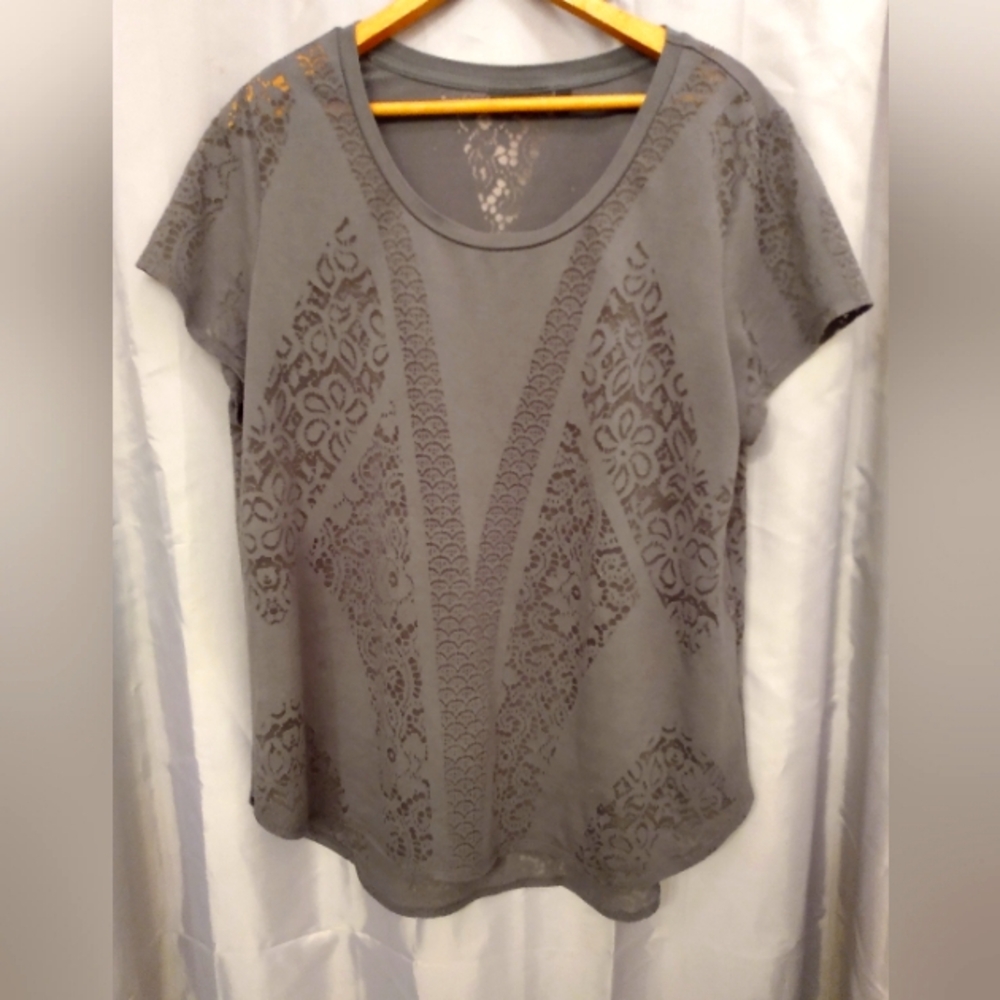🆓🆓🆓 FREE Apt. 9 Pewter Lace Tee